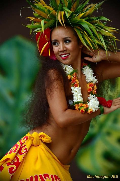 Pin By Marlin Porter On Bee U Tee Full Native American Women Polynesian Girls Polynesian