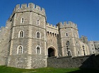 File:Windsor Castle Henry VIII Gateway.jpg