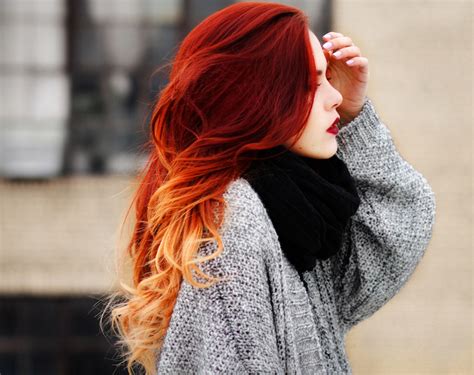 Cette technique de coloration permet d'estomper jusqu'à 50% des cheveux blancs et de sublimer une couleur naturelle en apportant un reflet ou un. Coloration rousse tendance - plein de nuances flamboyantes ...