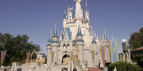 There's often confusion between disney world and disneyland. 2 Died After Riding Disney World Attractions | HuffPost