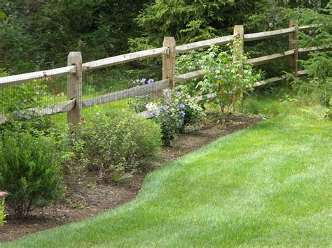 Split rail fencing is a simple but common fence used in paddocks and fields, a very popular and rustic fence for any large home or farm. Beauiful Garden Split Rail Fence Gate | Fence landscaping, Fence design, Farm fence