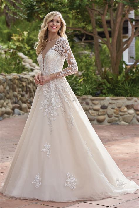 Wedding dresses & bridesmaids inspiration! F211016 Rustic Embroidered Lace Wedding Dress with ...