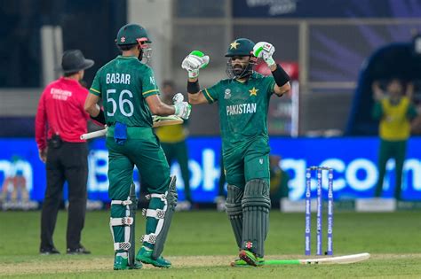 پاکستان کی کرکٹ ٹیم کی فتح کا سلسلہ جاری، پانچویں مرتبہ ورلڈ کپ کے سیمی فائنل میں پہنچ کر رقم کی