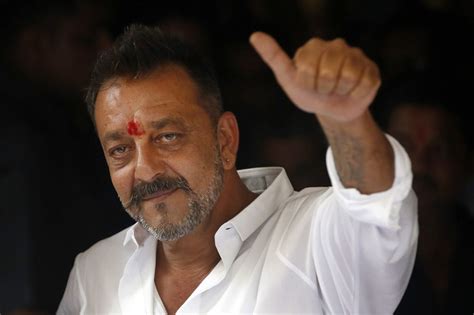 la star de bollywood sanjay dutt sort de prison la presse