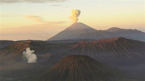 Gunung Berapi Di Indonesia Berstatus Waspada Level Ii
