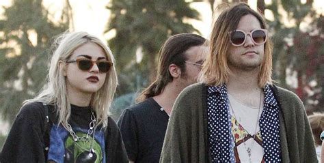 La Hija De Kurt Cobain Y Su Exmarido Pelean Por Una Guitarra Del