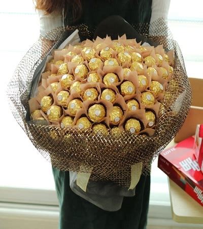 Why should you bring flowers and bonbonniere separately if there is a bouquet 2 in 1? Bouquet of 32 Pcs Ferrero Rocher - Areka Flowers