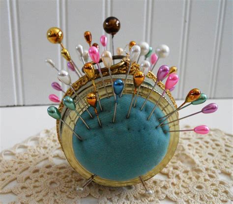 Vintage Pin Cushion With 40 Stick Pins