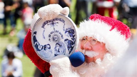 Santas Holding A Meeting In Amakusa Glico Global Official Site