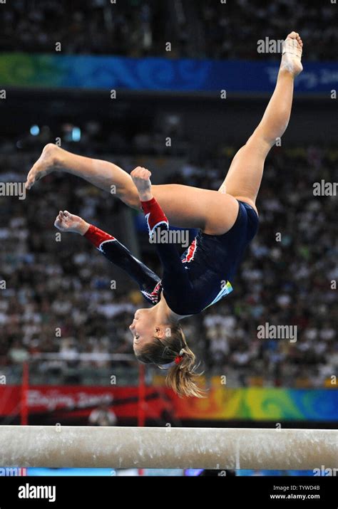 USA S Shawn Johnson Flips On The Beam During The Women S Beam Final In