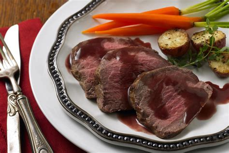 Use pinot noir (burgundy), cabernet, or another good red dry wine in the sauce. Roast Beef Tenderloin with Cranberry-Red Wine Sauce | Ocean Spray®
