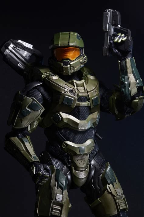 Closer Look Halo 18″ Master Chief Action Figure