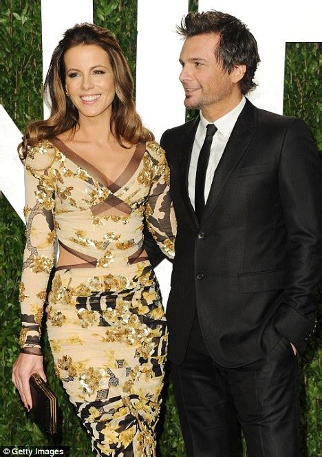 Oscars Len Wiseman Can T Keep His Eyes Off Wife Kate Beckinsale