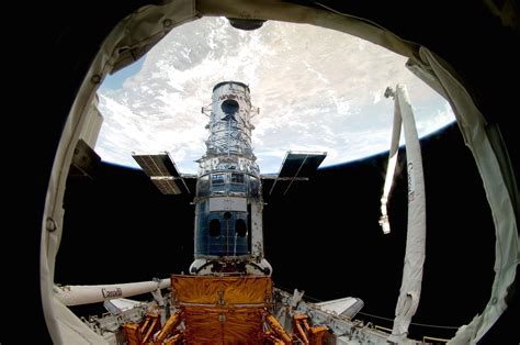 Spacex Nasa Studying Commercial Crew Mission To Hubble Space Telescope