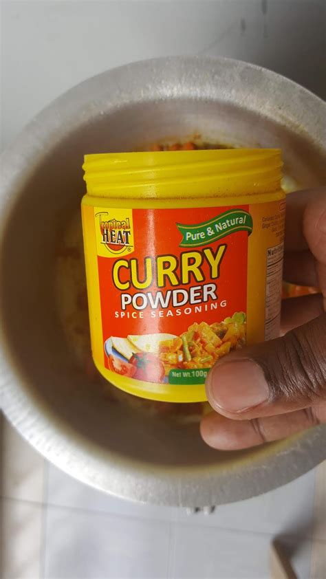 For those working in the construction sites, it is even easier because there are many women who prepare food and take them to the site. NDENGU CURRY IN COCONUT CREAM / Nairobi Kitchen