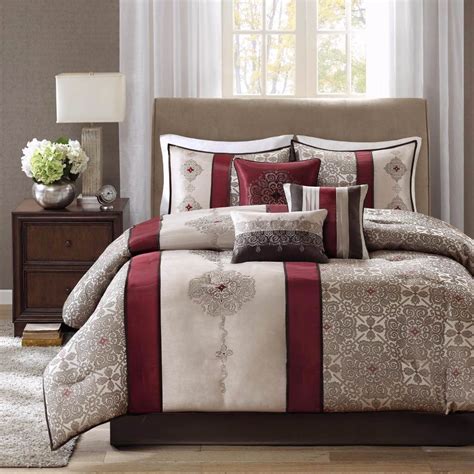 The bed features thick padded headboard with cushioned side rails and integrated storage footboard bench upholstered in a dark brown textured fabric. Edredon Para Cama King Madison Park Donovan 7 Piece Set ...