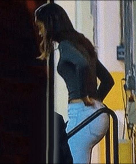 Pictures Malia Obama Ass Is Now A Drooling Sensation On Twitter
