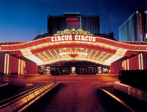 El circus circus hotel and casino está situado en el corazón del strip de las vegas, a poca distancia en coche del aeropuerto internacional mccarran. Circus Circus Las Vegas: The History Behind the Hotel
