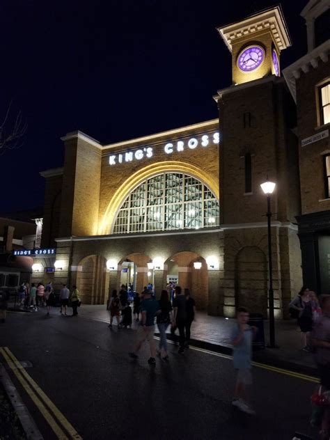 Where do you need the construction services? Harry Potter King Cross Station in London to take the 🚂🚃 ...