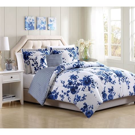 White Birch Bella Floral Reversible 4 And 5 Piece Bluewhite Twin 4 Piece In 2020 Bed