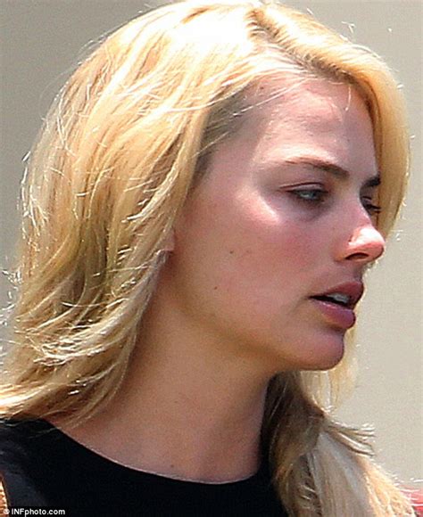 Margot Robbie Appears To Be Sporting Swollen Eye As She Leaves Gym Session Daily Mail Online