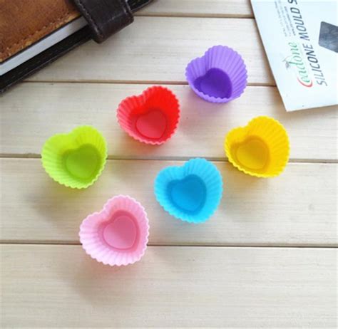 Tosangn 12pcs Standard Size Colorful Silicone Muffin Cup Liners Baking