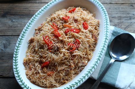 Lama tak goreng mee hoon untuk sarapan pagi. Mee Hoon Goreng Sedap dan Mudah - Azie Kitchen