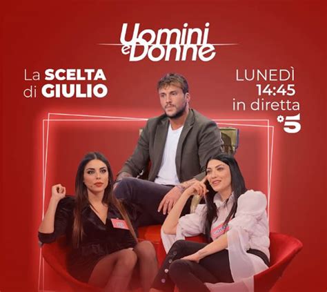 Giulia d'urso e giulio raselli si sono conosciuti e innamorati sotto i riflettori di uomini e donne, per poi lasciarsi dopo la scorsa estate. Uomini e Donne Giulio Raselli sceglie Giulia D'Urso. L'ira di Giovanna