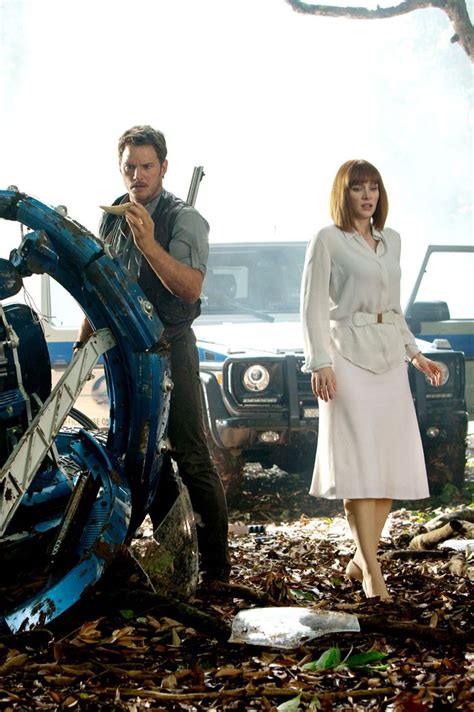 Owen Grady And Claire Dearing Jurassic World Jurassic World Chris Pratt