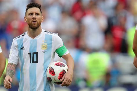 Lionel messi and argentina pay tribute to diego maradona in first match since legend's death. Lionel Scaloni believes Lionel Messi will play for ...