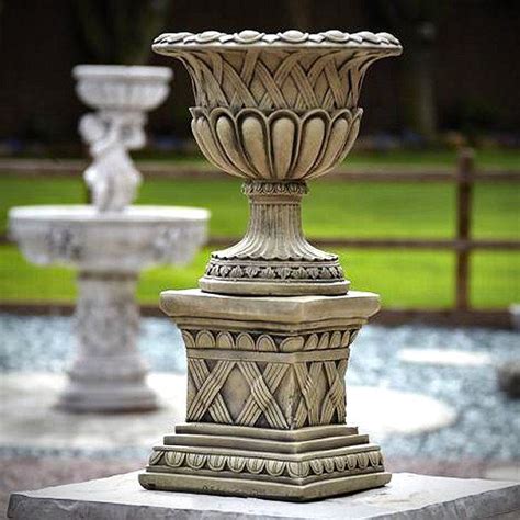 Garden Urns And Planters Urn Planters Large Garden Planters Garden Urns