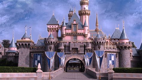 35 Disneyland Hd Wallpapers Wallpapersafari