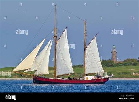 Zwei Mast Segelschiff Stockfotos Und Bilder Kaufen Alamy
