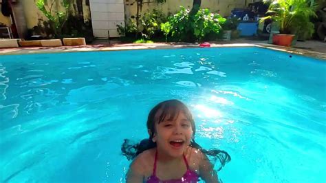 Brincando Na Piscina Youtube