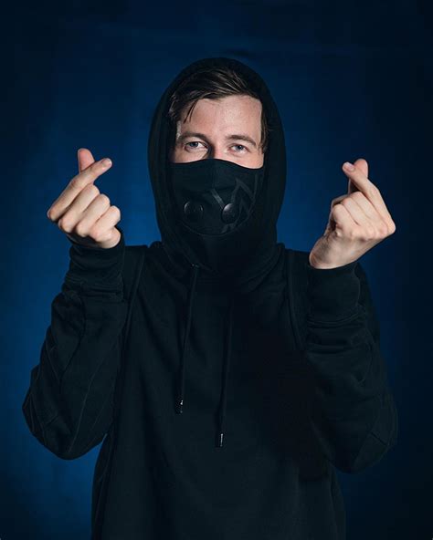 He shot to fame with his single track, 'faded.' the song was applauded by music lovers all over the world, and it received platinum certification in more than ten countries. Biodata,Profil dan Fakta Menarik Alan Walker