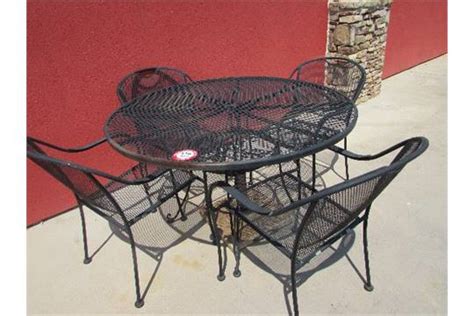 Chairs, tables, and dining sets. 48" Round Wrought Iron and Expanded Metal Patio Table and 4 Chairs w/umbrella