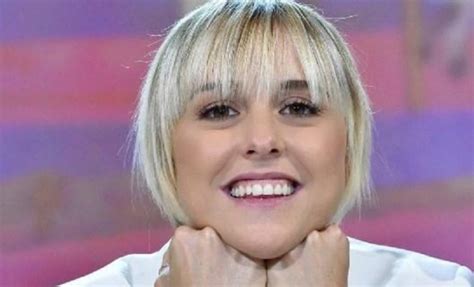 Nadia toffa was an italian journalist and television presenter for satirical current affairs programme le iene who gained attention in 2017. Nadia Toffa, dopo il malore la buona notizia: ''Dimessa ...