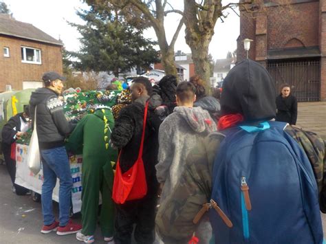 Zwei neubauten hat das haus st. Haus St. Josef - Rosenmontag im Eschweiler Karnevalszug