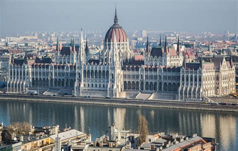 Macaristan, orta avrupa'da karpatlarda kurulu olan ve denize kıyısı olmayan bir ülkedir. Macaristan'da Gezilmesi Gereken 15 Muhteşem Yer