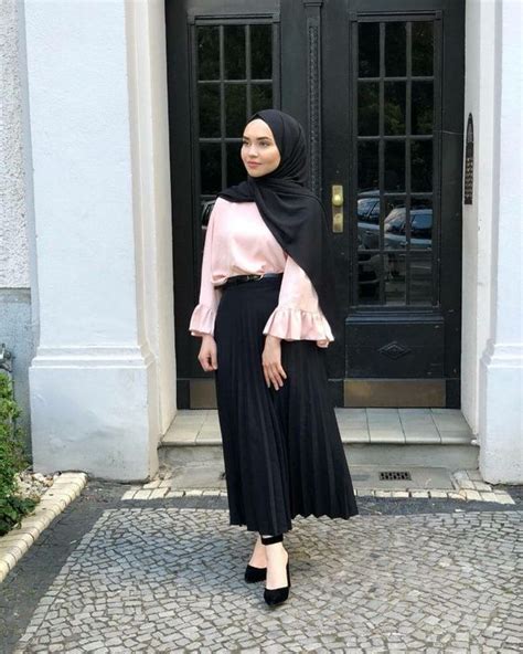 Chic Ways To Style Pleated Skirt For Hijab Hijab