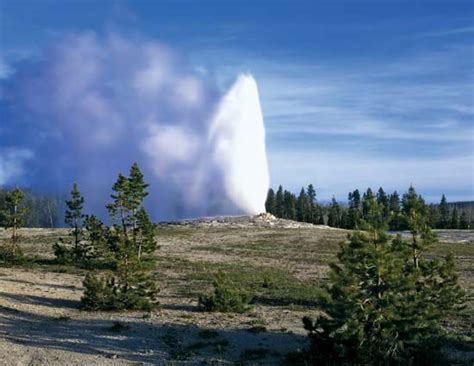 yellowstone national park facts and history