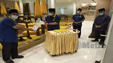 Lebih kurang 15 menit setelah matahari terbit. Perlis solat sunat Aidilfitri di rumah | Harian Metro