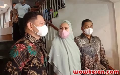 Dokter richard lee menyebut bahwa karput bukanlah kartika putri. Dokter Richard Lee Tak Hadiri Mediasi, Kartika Putri ...