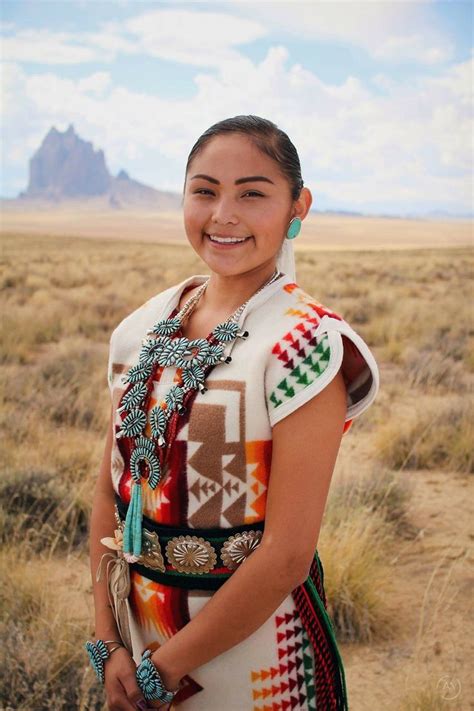 Pin By Karel Potsdam On Portretten Native American Fashion Native