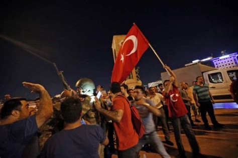 Ap S Tentativa De Golpe Derrotada Na Turquia Povo Vai S Ruas Pela Democracia Bbc News Brasil