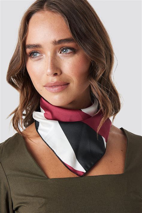 This Scarf By Na Kd Accessories Features A Square Shape A Pattern And