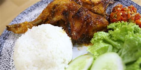 Resep Ayam Bakar Santan, Pakai Sambal Belimbing
