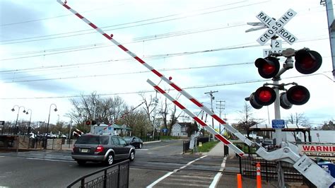 Railroad Crossing Double Heavy Slow Raising Gates Youtube