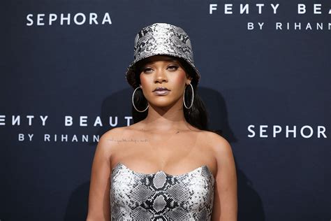 What Is Rihannas Net Worth Ahead Of Fenty Fashion House Launch