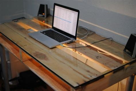 Schreibtisch, sofa, betten, alles aus paletten. Schreibtisch selber bauen -30 originelle Vorschläge